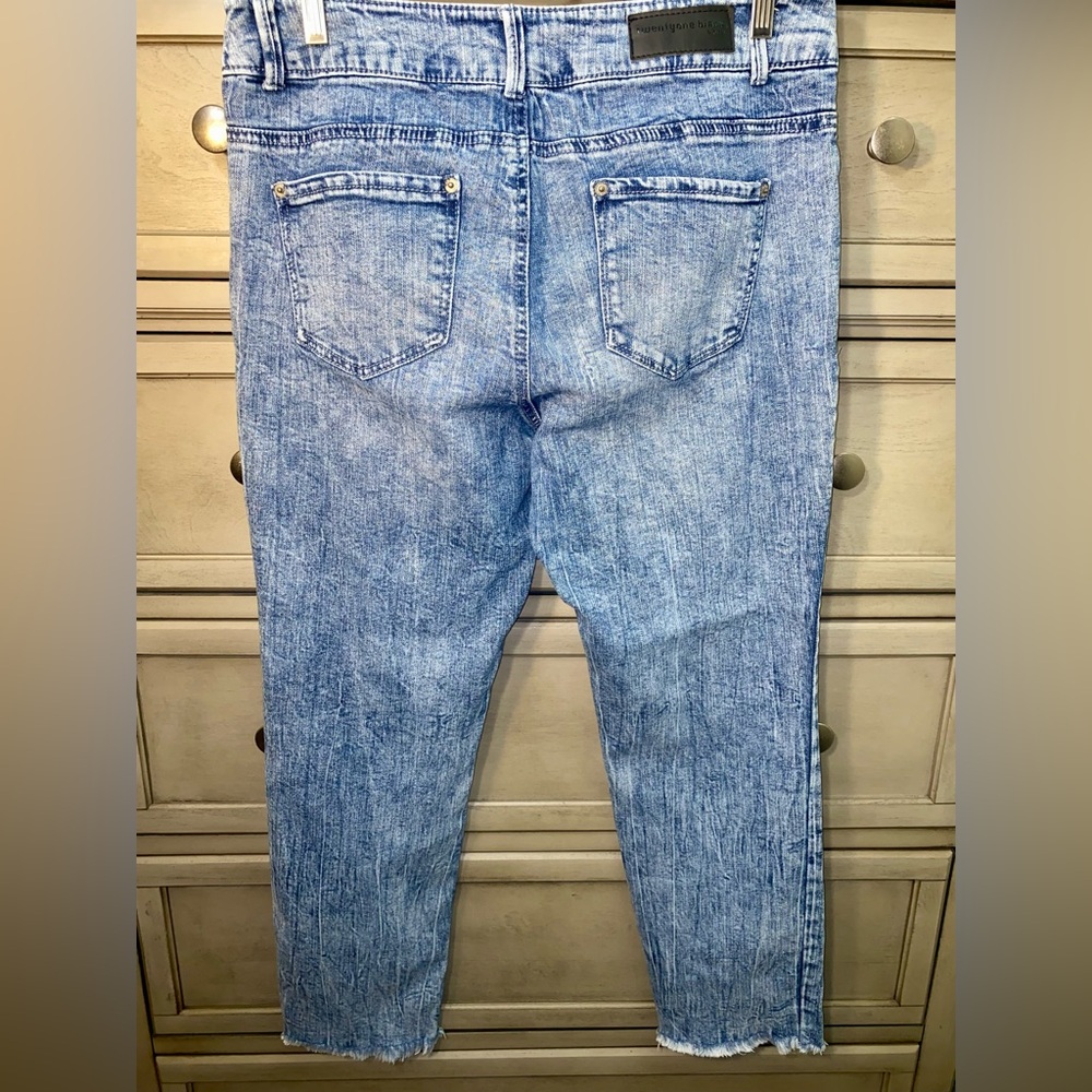 Twenty one Black Ankle Distressed Blue Jeans size 13/14 - Picture 8 of 17